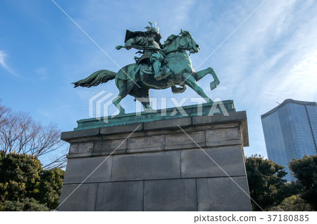 Kusunoki Masami Statue 37180885