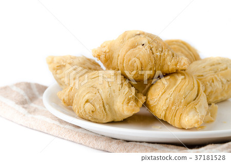 Curry puff snacks on white dish with white Curry puff snacks on white dish with white 37181528