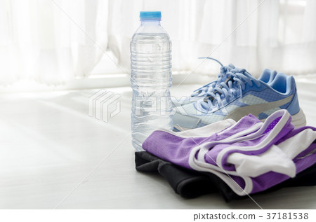 A bottle of water, sport shoes and sportwear A bottle of water, sport shoes and sportwear 37181538