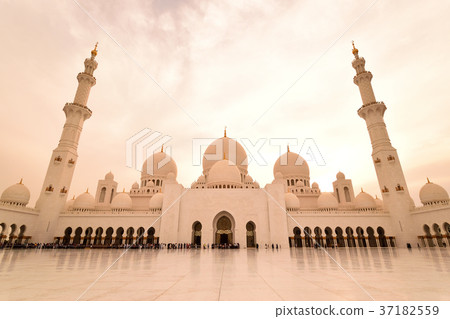 Sheikh Zayed Mosque 02 37182559