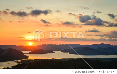 Sunset on the sea Sunset on the sea 37184847