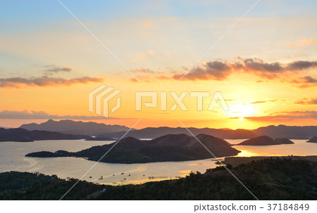 Sunset on the sea Sunset on the sea 37184849