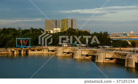 Marina Barrage at sunset in Singapore Marina Barrage at sunset in Singapore 37185154