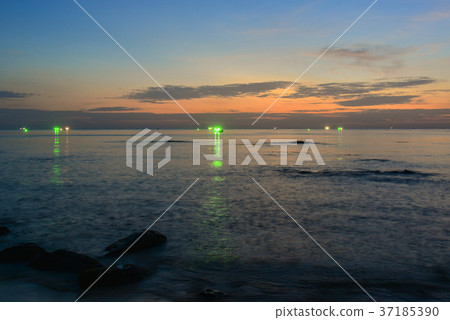 Sunset on the ocean in Southern Vietnam Sunset on the ocean in Southern Vietnam 37185390