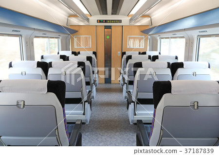 在傳統快車的火車裡面 在傳統快車的火車裡面 37187839
