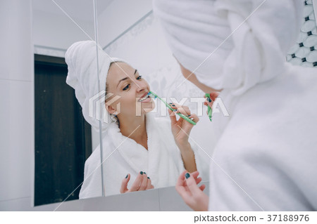 girl in bathroom 37188976