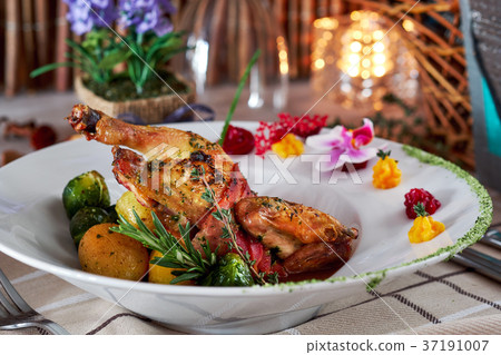 Quail sous vide 37191007