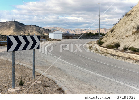 Mountain road  37191025