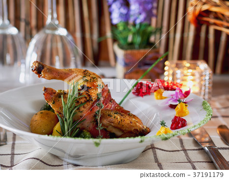 Quail sous vide 37191179