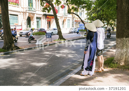 Ao dai women in Vietnam Ao dai women in Vietnam 37191201