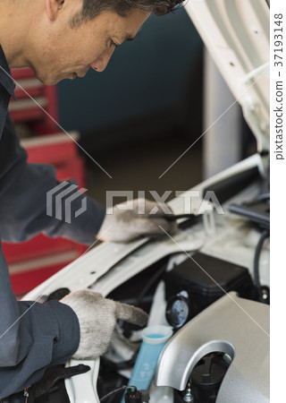 Auto mechanic middle men 37193148