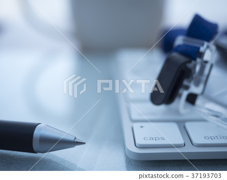 Business image · keyboard · ID card 37193703