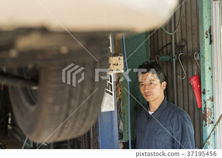 汽車修理工中間人 汽車修理工中間人 37195456