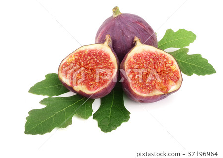 fig fruits with leaves isolated on white 37196964