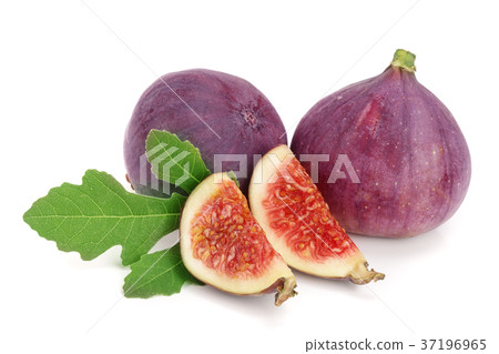 fig fruits with leaves isolated on white 37196965