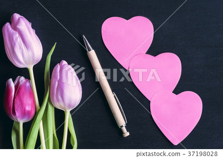 Flowers and heart shaped paper notes Flowers and heart shaped paper notes 37198028