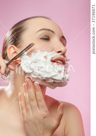 woman has shave woman has shave 37198871