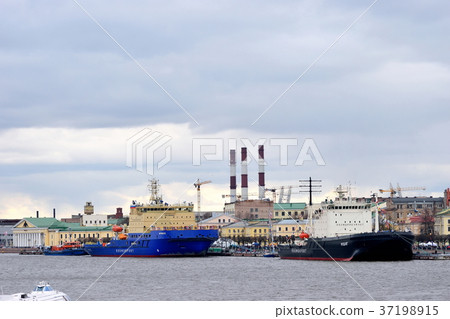 Icebreakers MUDYUG and MURMANSK, moored at the Icebreakers MUDYUG and MURMANSK, moored at the 37198915