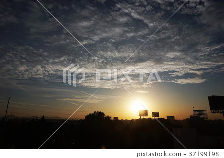 夕陽 37199198