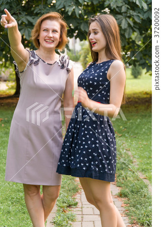 Closeup Portrait of Adult Daughter and Mother Closeup Portrait of Adult Daughter and Mother 37200092