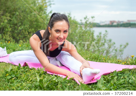 Athletic woman stretching her hamstring, legs 37200214