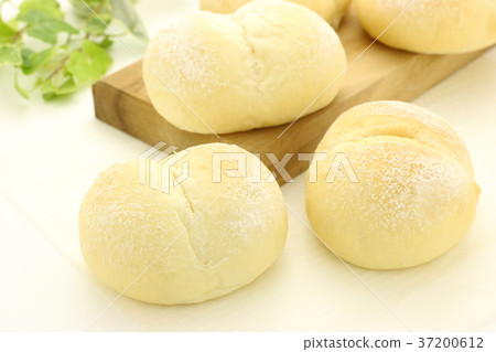 White bread 37200612