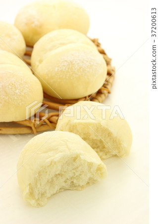 White bread 37200613