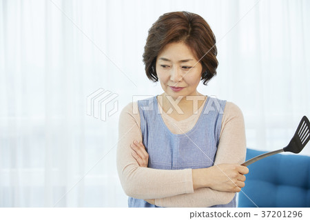 Middle-aged, mother, housewife, living, Korean Middle-aged, mother, housewife, living, Korean 37201296
