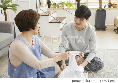 Mother, Son, Life, Housing, Korean Mother, Son, Life, Housing, Korean 37201360