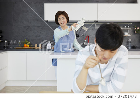 Mother, Son, Life, Housing, Korean 37201478