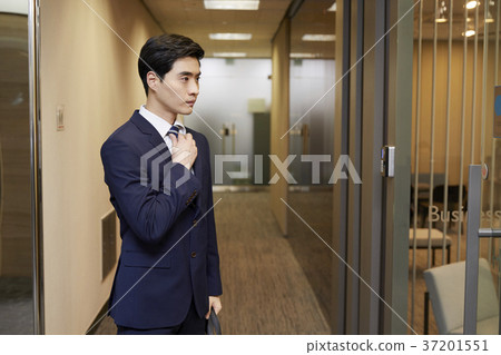 Businessmen, Office, Korean Businessmen, Office, Korean 37201551