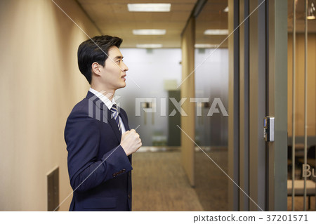 Businessmen, Office, Korean Businessmen, Office, Korean 37201571
