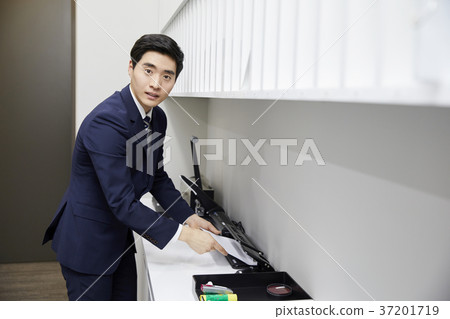 Businessmen, Office, Korean Businessmen, Office, Korean 37201719