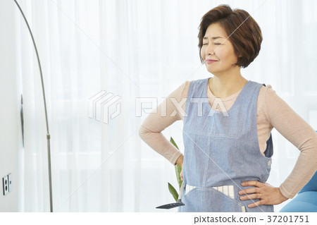 Middle-aged, mother, housewife, living, Korean 37201751