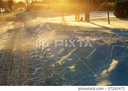The Winter traffic in snowstorm street filled The Winter traffic in snowstorm street filled 37202471