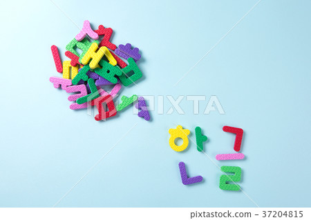 RF photo - Education object. study for chidrens. numbers, words of Korean, words of English, bricks 008 RF photo - Education object. study for chidrens. numbers, words of Korean, words of English, bricks 008 37204815