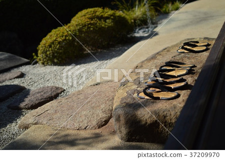 Old style Old style 37209970