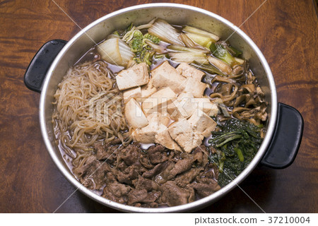 Sukiyaki made with aluminum pot Sukiyaki made with aluminum pot 37210004
