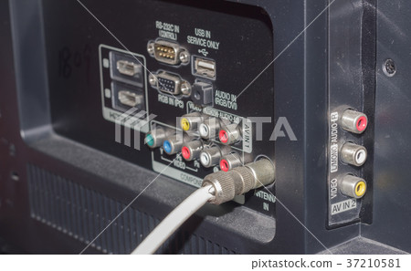 Audio cable jacks 37210581