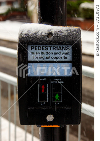 Great Britain-pedestrian signal- 37210973