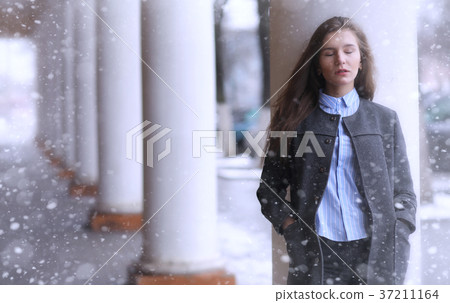 Young girl outdoors in winter. Model girl posing 37211164
