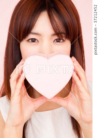 Female portrait 37212452