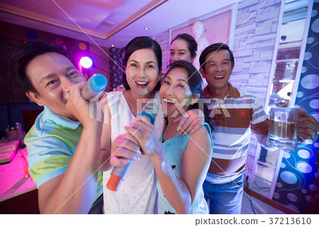 Evening in karaoke 37213610