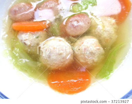 Chicken bowl and cabbage consomme soup 37213927