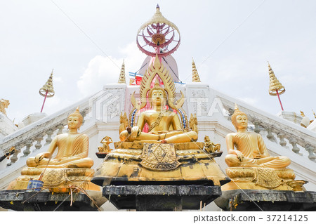 golden buddhas statue in buddhism thai temple 37214125