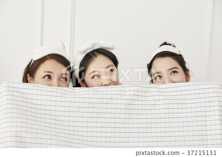 年輕的女人,朋友,韓國人 年輕的女人,朋友,韓國人 37215131