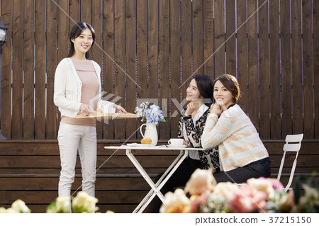 年輕的女人,朋友,韓國人 年輕的女人,朋友,韓國人 37215150