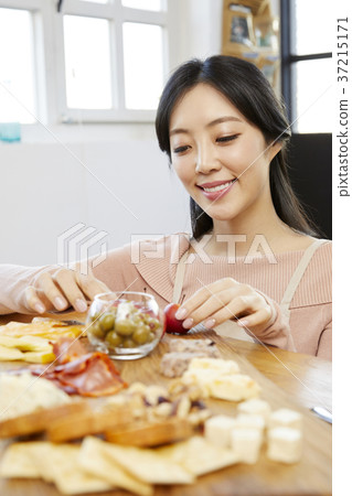 年輕的女人,生活,韓國 年輕的女人,生活,韓國 37215171