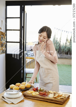 Young woman, Life, Korean 37215280