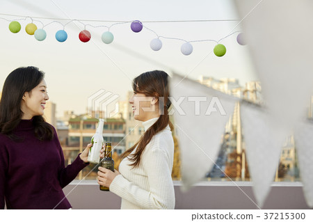 Young woman, friend, Korean 37215300